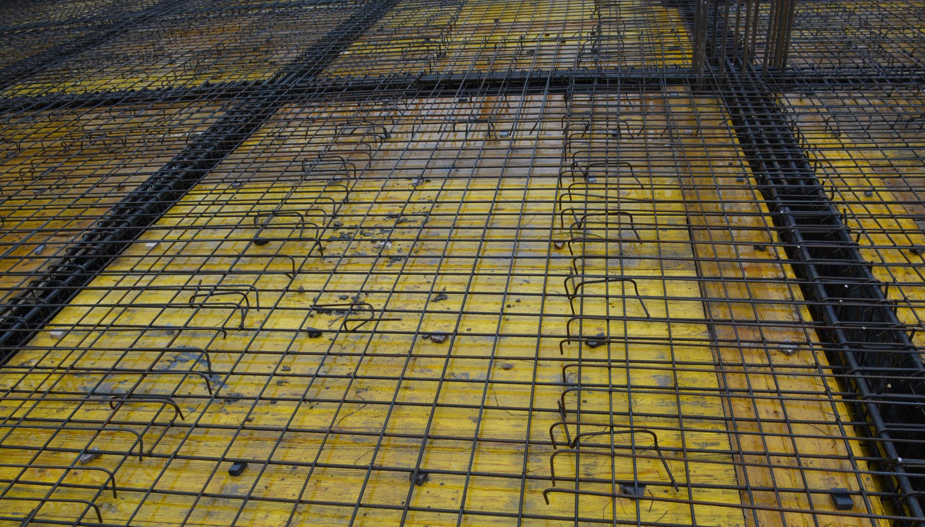 Armare placă antiseismică